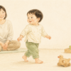 大人を振り返りながら室内を歩き、木のおもちゃへ向かう1歳児のクレヨン画風イラスト